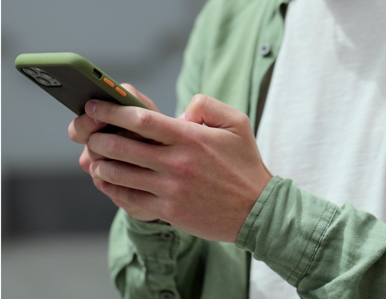 How to Use WYF in Texts (Without Looking Clueless)