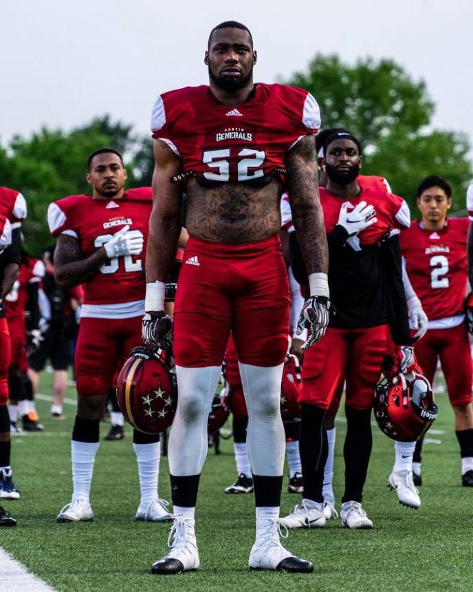 Shawn Oakman an American professional defensive lineman currently playing for the Montreal Alouettes