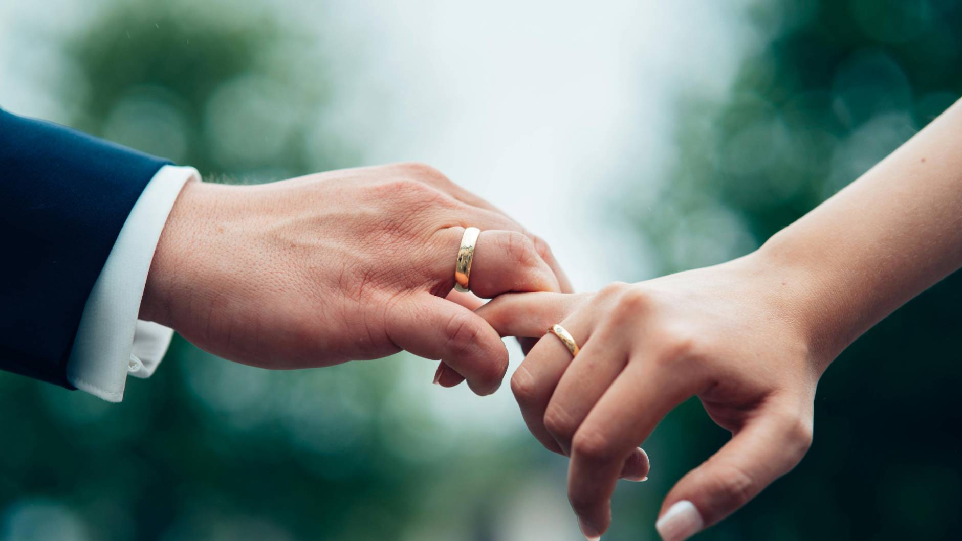 What Is a Micro Wedding, Anyway