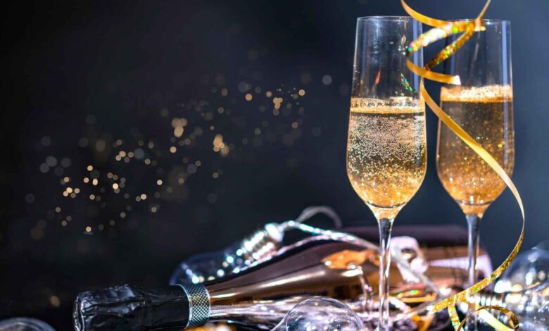 how many bottles of champagne for 20 guests